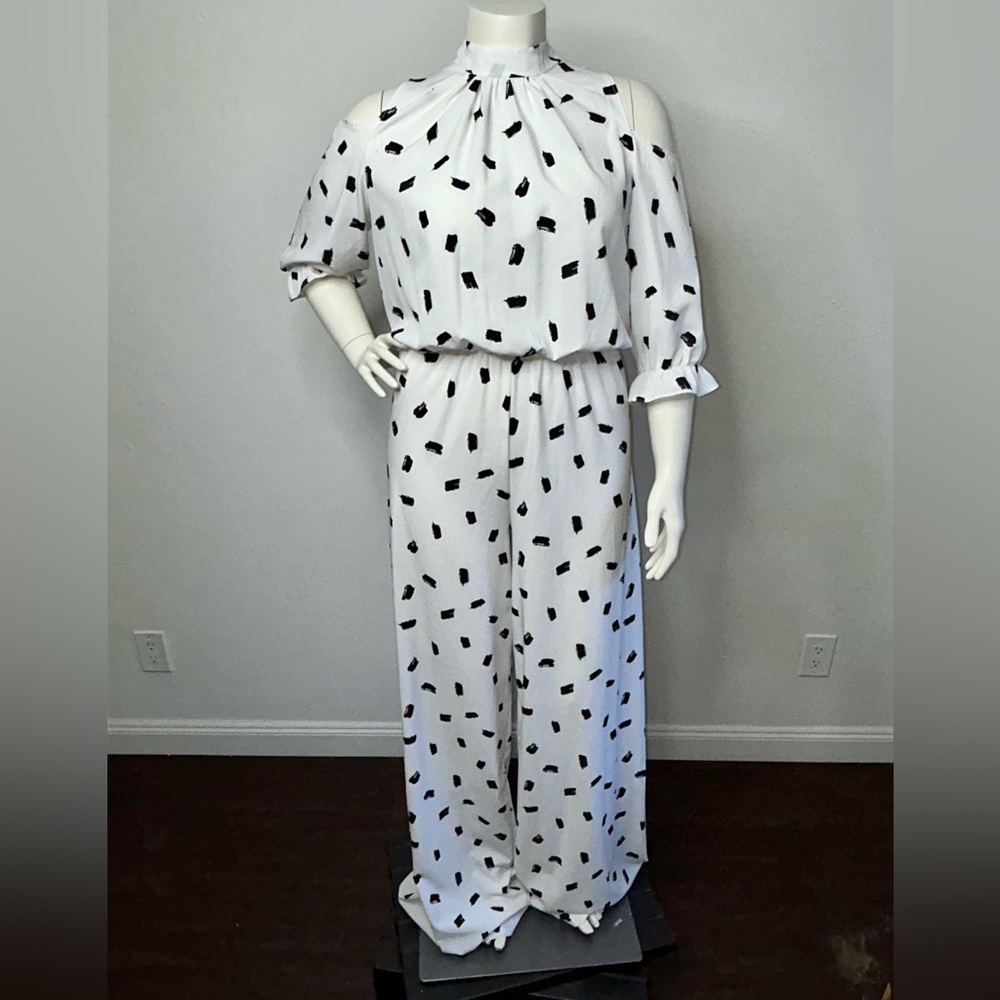 Agata Webers 3/4 sleeve Cold Shoulder Jumpsuit sz 12  NWT